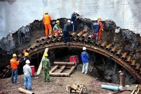 峄城隧道钢花管支护案例